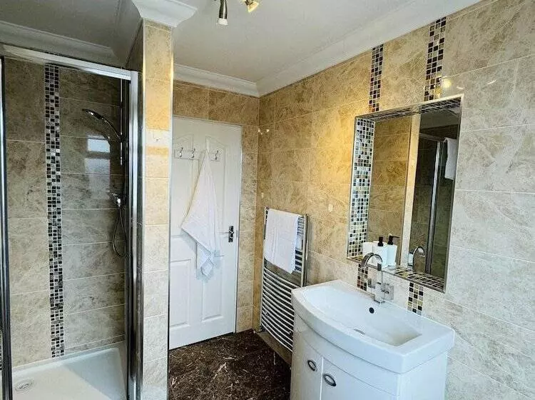 Residenssi Entire 4 Bed House In Sunderland