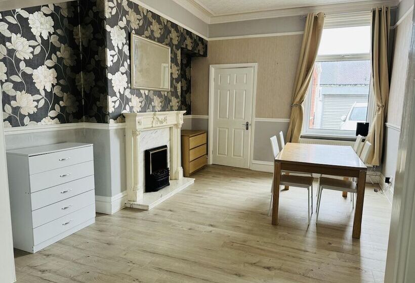 اقامتگاه Entire 4 Bed House In Sunderland