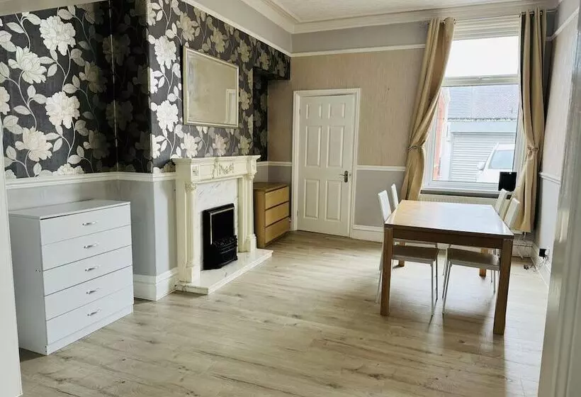 Residenssi Entire 4 Bed House In Sunderland