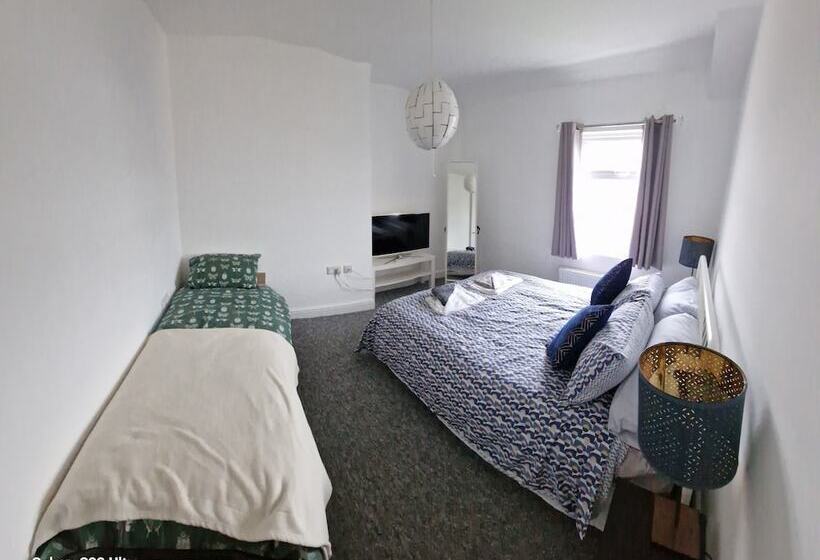 إقامة 3br Sleeps6 Petsok Off Road Parking Garden