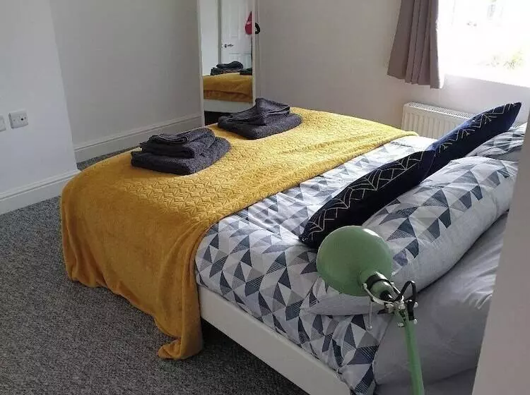 Residenssi 3br Sleeps6 Petsok Off Road Parking Garden