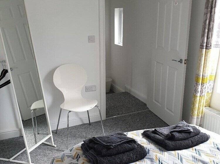 إقامة 3br Sleeps6 Petsok Off Road Parking Garden