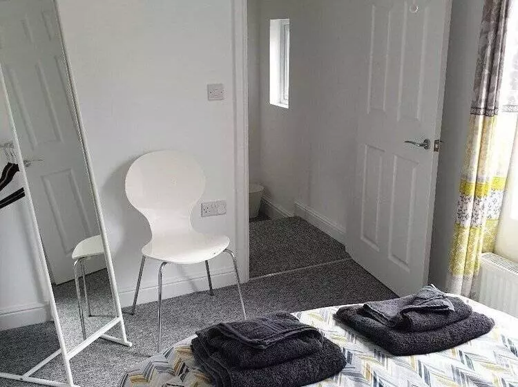 Residenssi 3br Sleeps6 Petsok Off Road Parking Garden