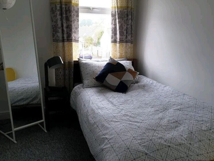 إقامة 3br Sleeps6 Petsok Off Road Parking Garden