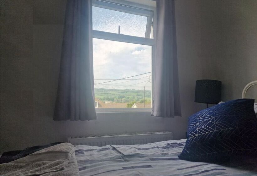 إقامة 3br Sleeps6 Petsok Off Road Parking Garden