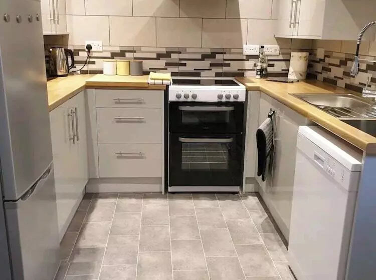 Residenssi 3br Sleeps6 Petsok Off Road Parking Garden