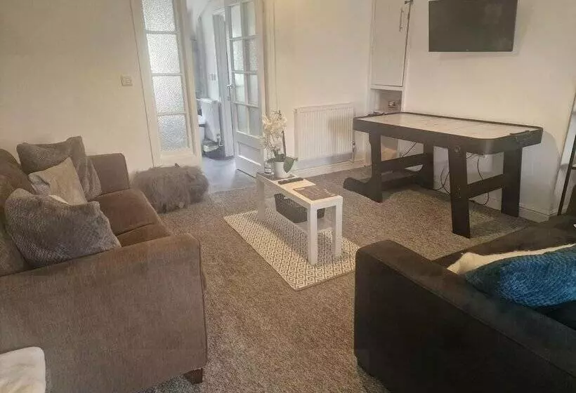 Residenssi 3br Sleeps6 Petsok Off Road Parking Garden