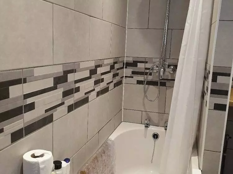 Residenssi 3br Sleeps6 Petsok Off Road Parking Garden