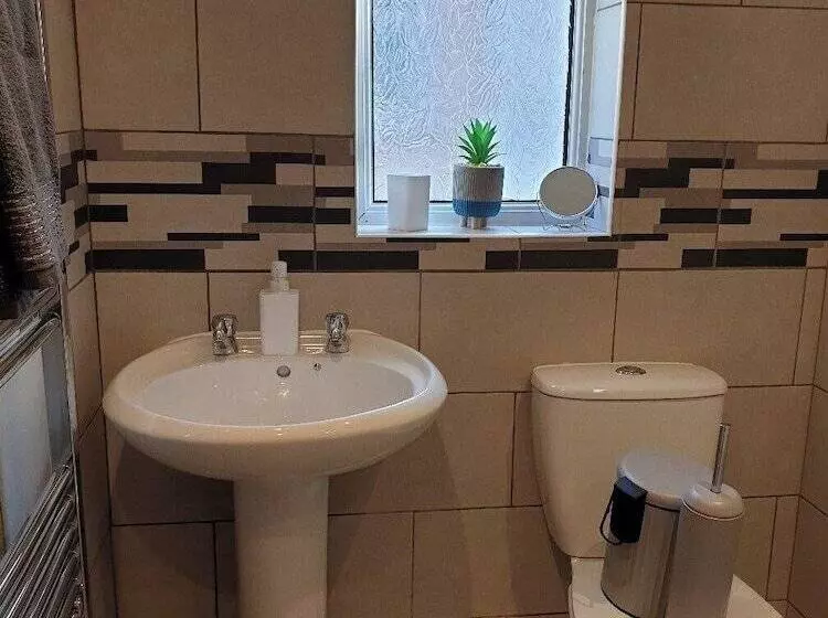 Residenssi 3br Sleeps6 Petsok Off Road Parking Garden