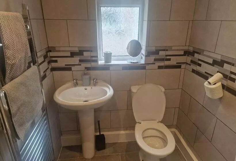 Residenssi 3br Sleeps6 Petsok Off Road Parking Garden