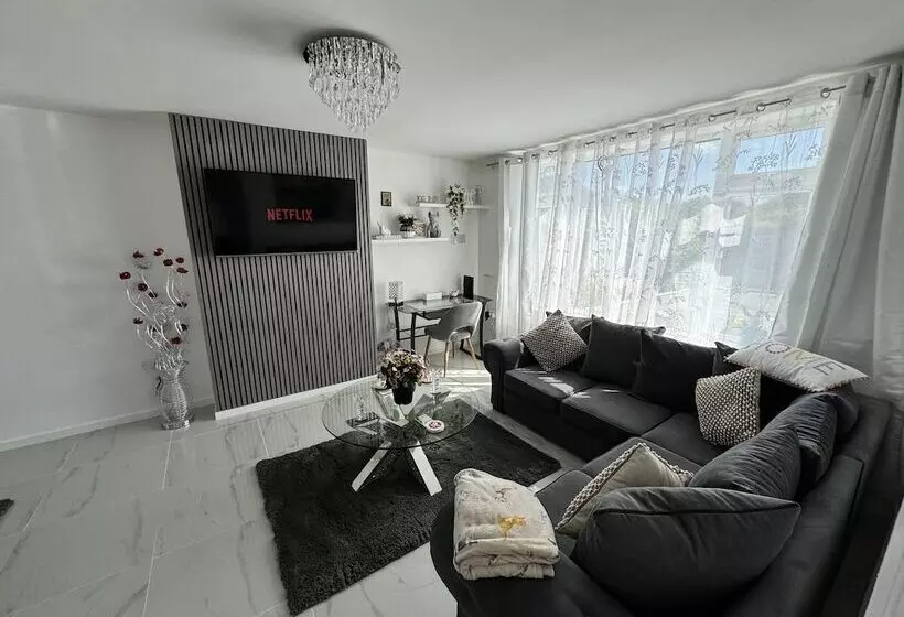 レジデンス Modern 3 Bed Hideaway Near Westgate With Parking