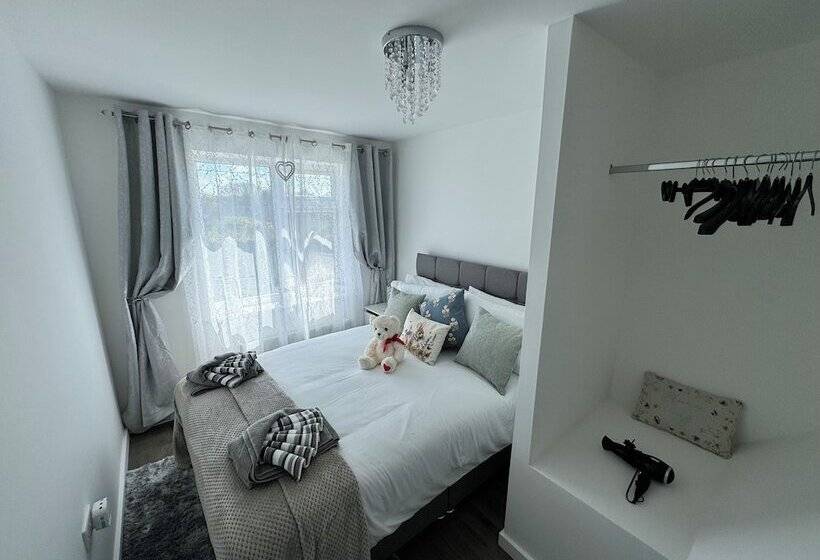 Residenza Modern 3 Bed Hideaway Near Westgate With Parking