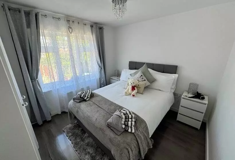 レジデンス Modern 3 Bed Hideaway Near Westgate With Parking