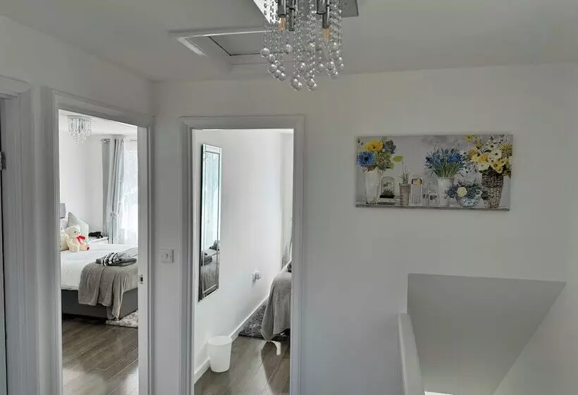 レジデンス Modern 3 Bed Hideaway Near Westgate With Parking