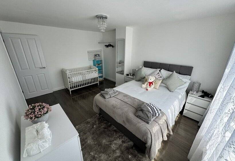 Residenza Modern 3 Bed Hideaway Near Westgate With Parking