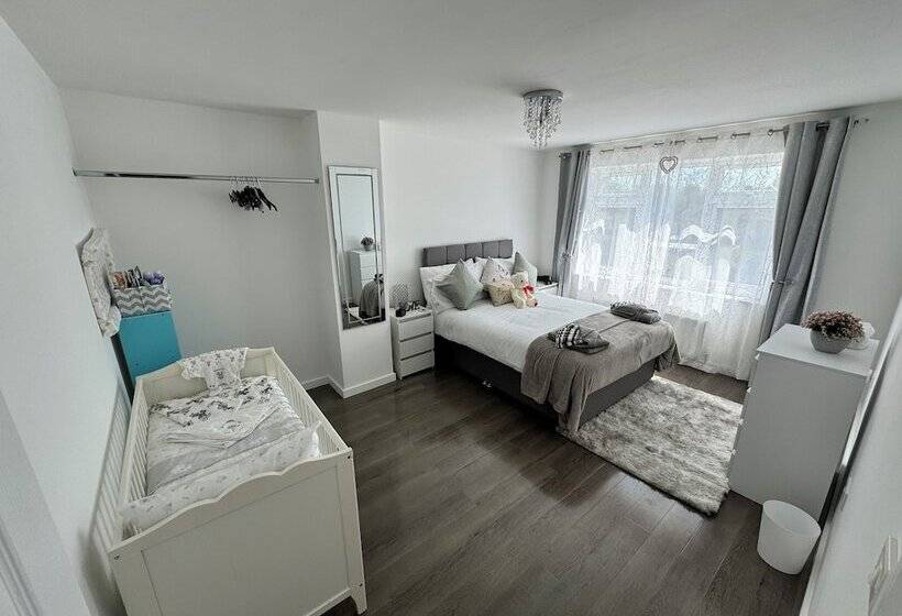 Residenza Modern 3 Bed Hideaway Near Westgate With Parking