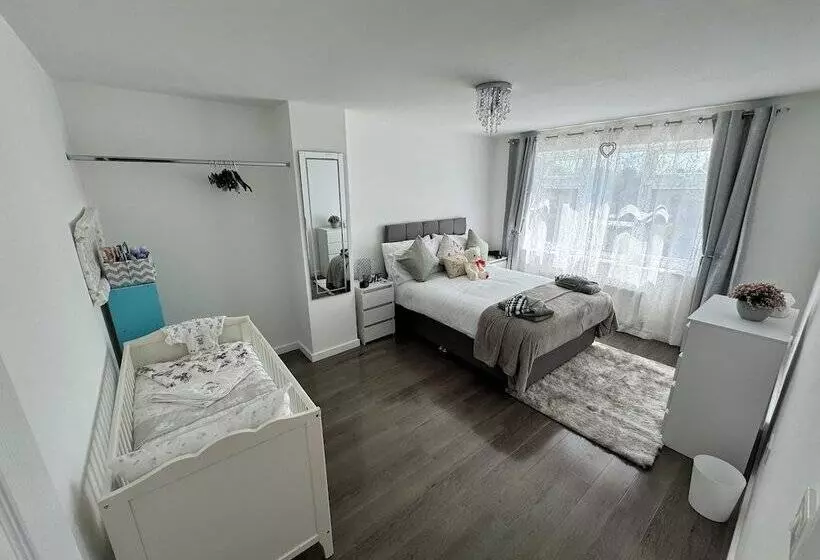 レジデンス Modern 3 Bed Hideaway Near Westgate With Parking