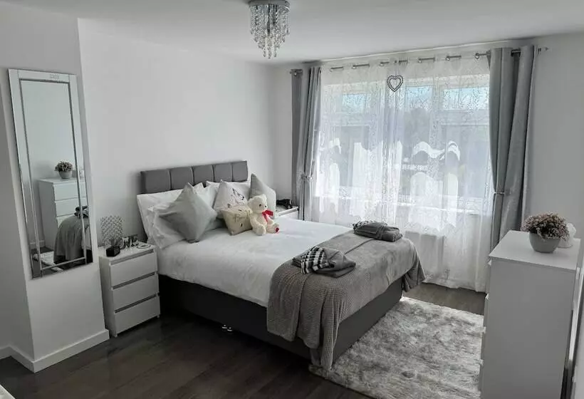 レジデンス Modern 3 Bed Hideaway Near Westgate With Parking