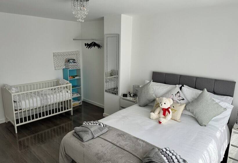 Residenza Modern 3 Bed Hideaway Near Westgate With Parking