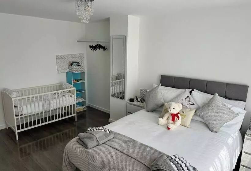 レジデンス Modern 3 Bed Hideaway Near Westgate With Parking