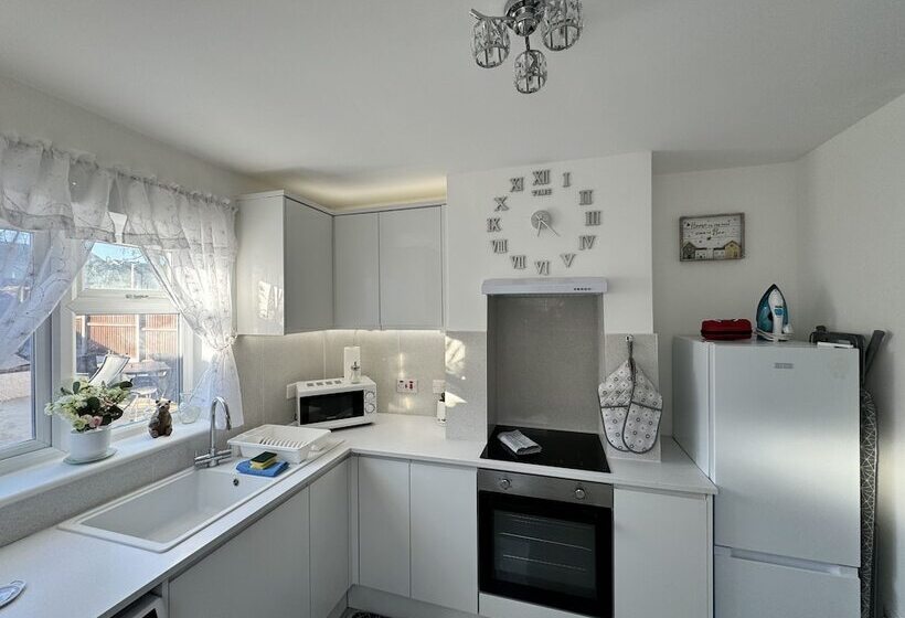 Residenza Modern 3 Bed Hideaway Near Westgate With Parking