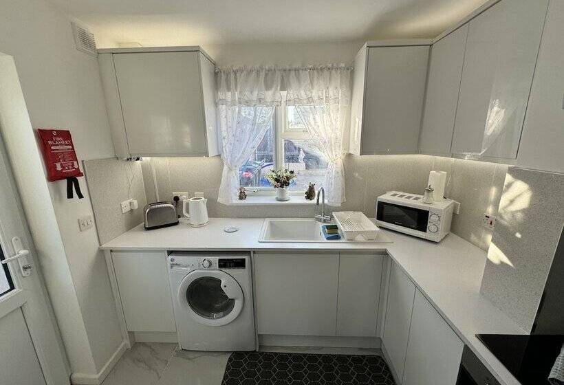 Residenza Modern 3 Bed Hideaway Near Westgate With Parking