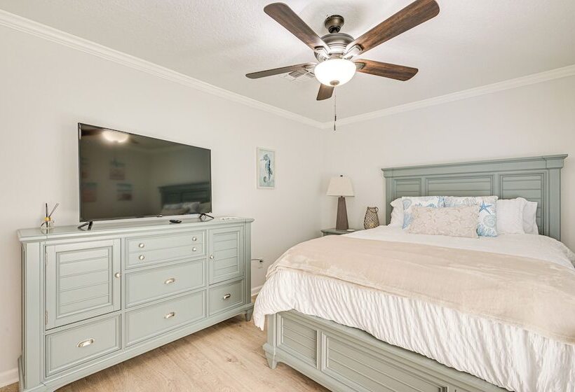 Spring Hill Home W/ Pool, Bbq Grill & Outdoor Tv!