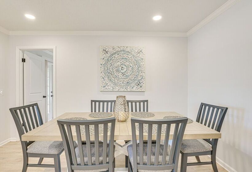 Spring Hill Home W/ Pool, Bbq Grill & Outdoor Tv!