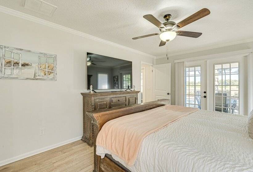 Spring Hill Home W/ Pool, Bbq Grill & Outdoor Tv!