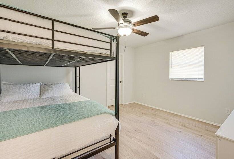 Spring Hill Home W/ Pool, Bbq Grill & Outdoor Tv!