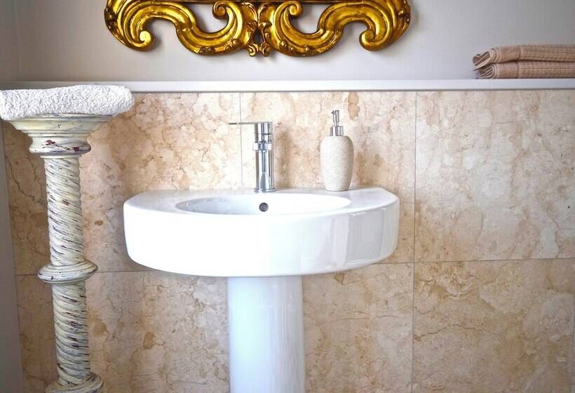 تختخواب و صبحانه The Art House Hove