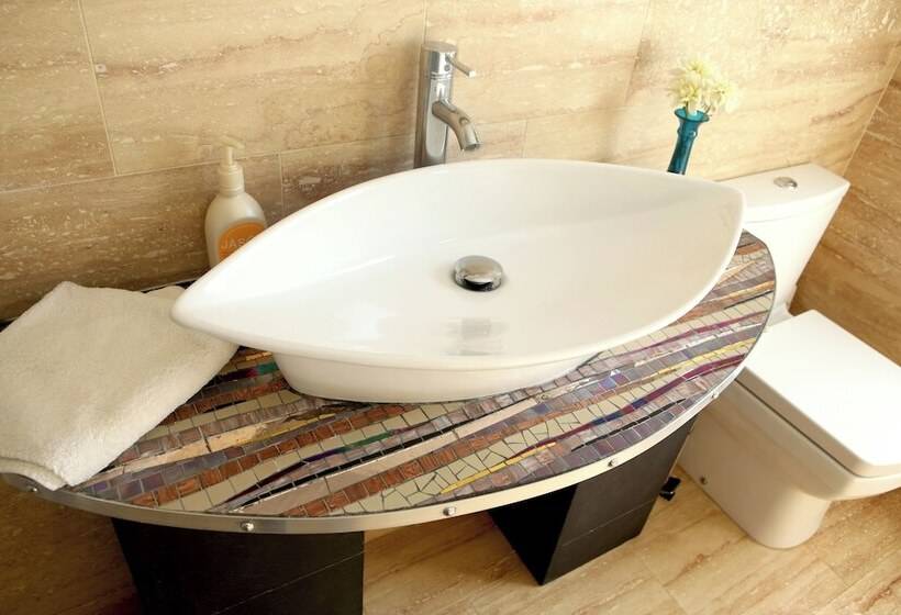 تختخواب و صبحانه The Art House Hove