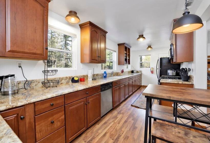 Brownie Family Retreat #2284