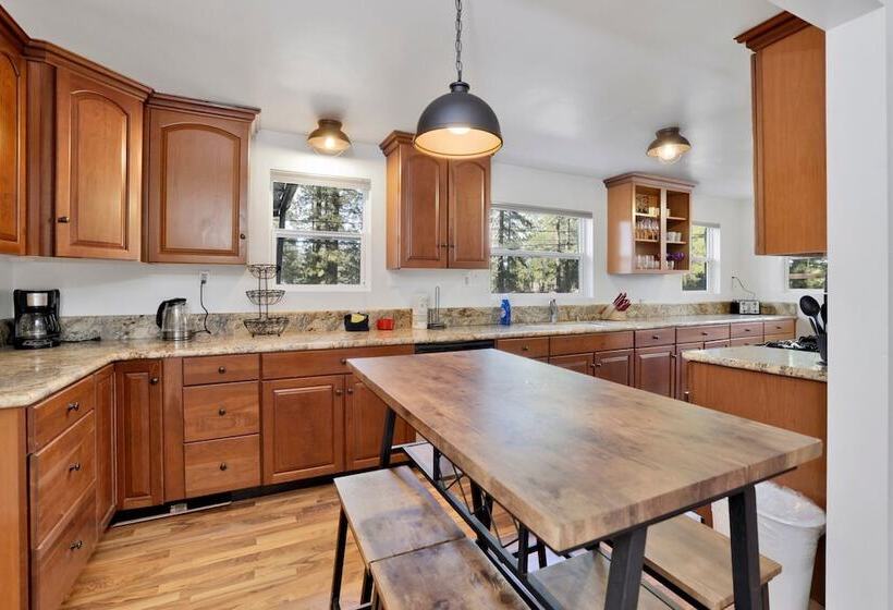 Brownie Family Retreat #2284