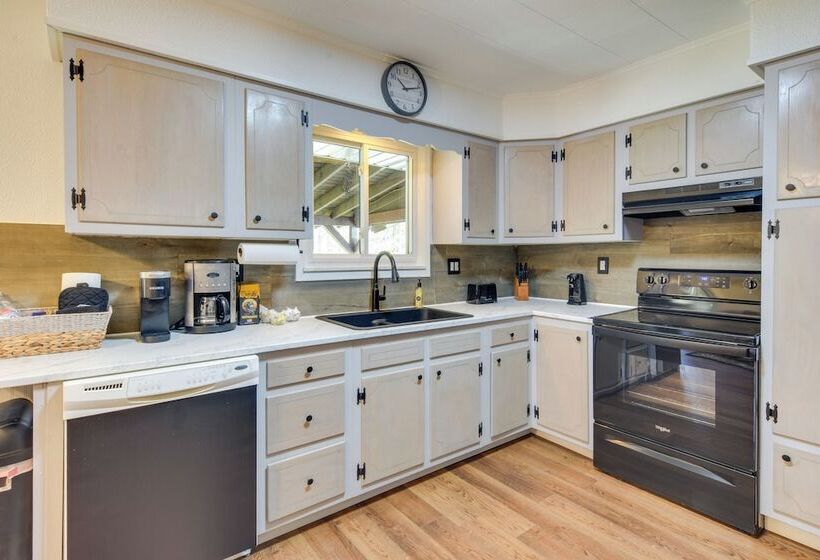 Cozy Dubois Home W/ Deck ~ 8 Mi To Treasure Lake!