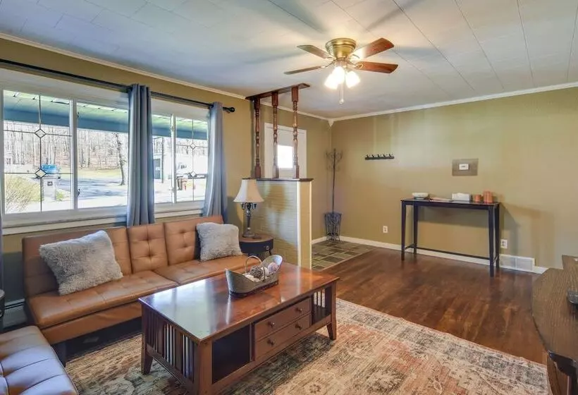 Cozy Dubois Home W/ Deck ~ 8 Mi To Treasure Lake!