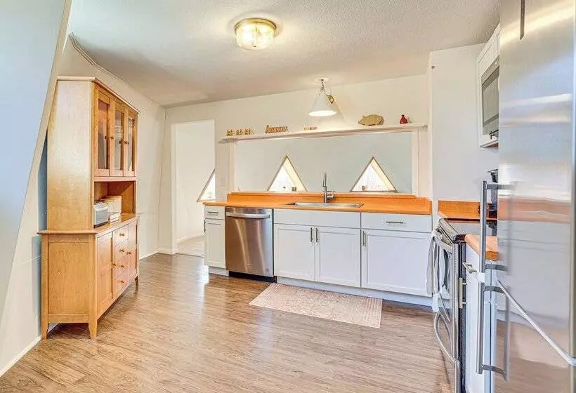 Geodesic Dome House: 18 Acres On Baraboo River!