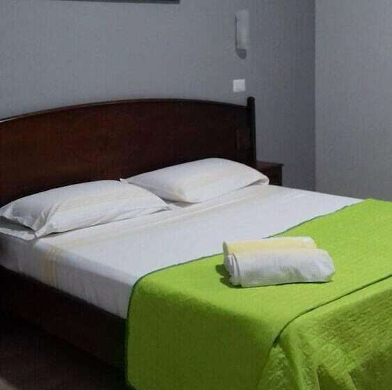 Otel Le Pinède Vistamare