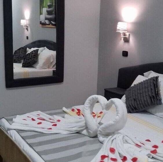 Otel Le Pinède Vistamare