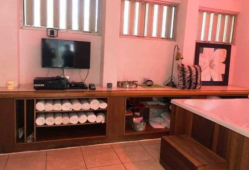 Отель Mbombela Holiday Resort & Spa