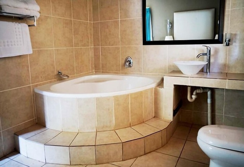 Отель Mbombela Holiday Resort & Spa