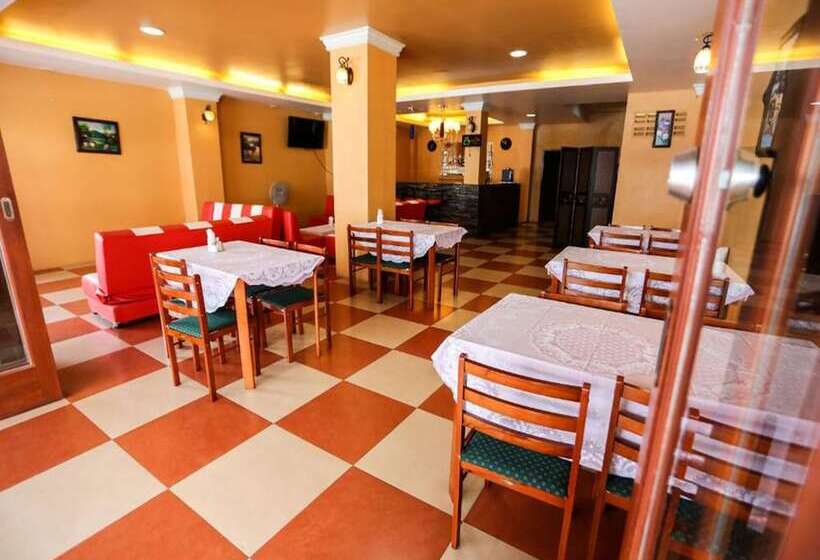 Hotel Sunshine Coast Inn