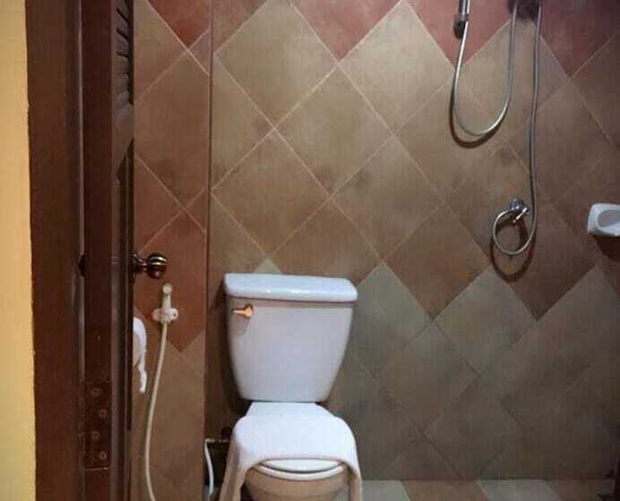 Hotel Sunshine Coast Inn