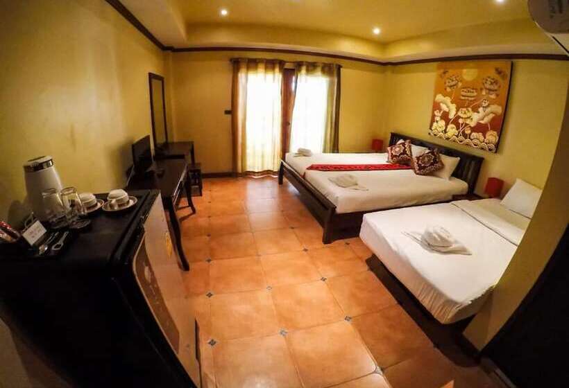 Hotel Sunshine Coast Inn