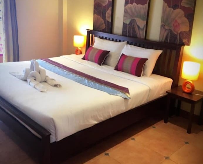 Hotel Sunshine Coast Inn