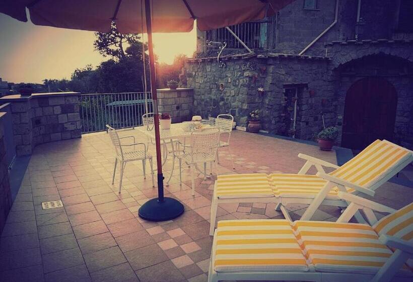 تختخواب و صبحانه Chez Chantal