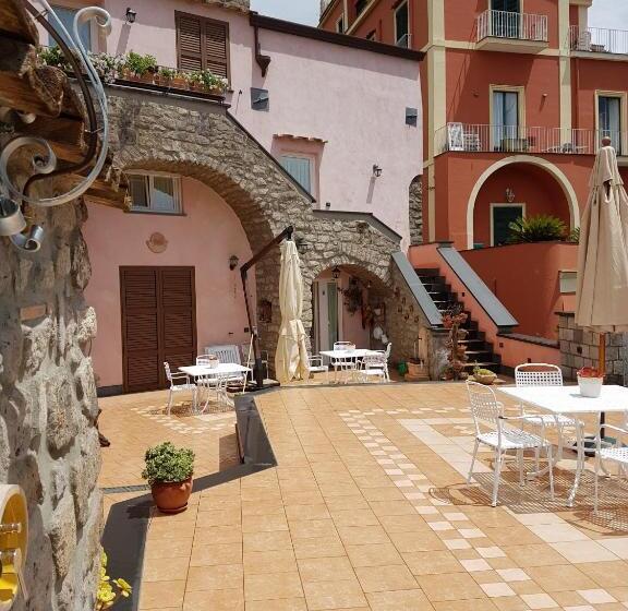 تختخواب و صبحانه Chez Chantal