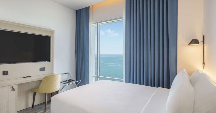 فندق Hampton By Hilton Kuwait Salmiya