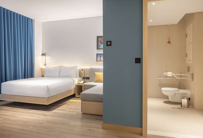 فندق Hampton By Hilton Kuwait Salmiya