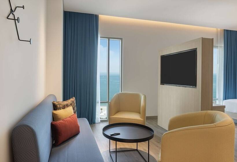 فندق Hampton By Hilton Kuwait Salmiya